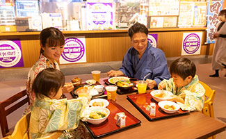 うまいもの横丁（フードコート）