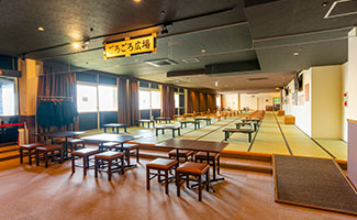 うまいもの横丁（フードコート）