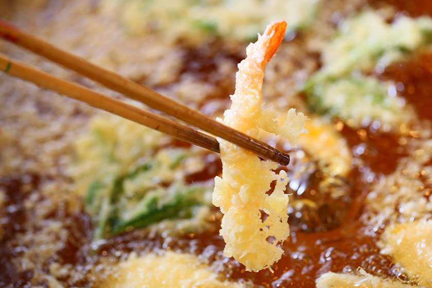 揚げたてのサクサク天ぷらも食べ放題で味わえます